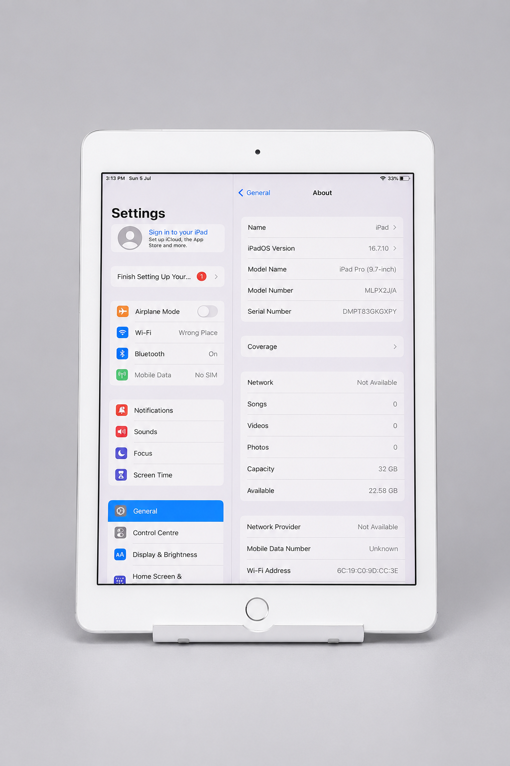 Apple iPad Pro 9.7-inch – 2GB/32GB, Wi-Fi, Touch ID