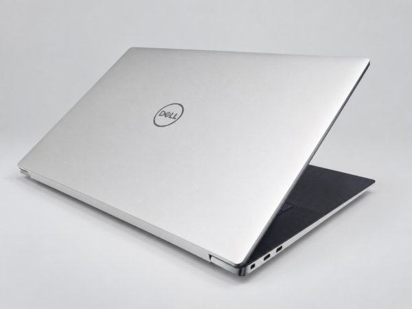 Dell Precision 5560 ports and side view